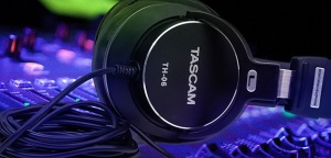 Bassowe słuchawki od Tascam - TH-06 Bass XL
