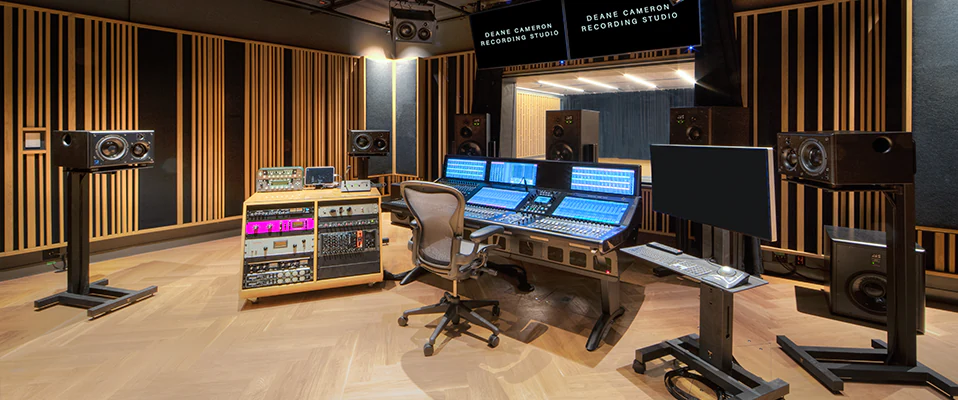 IsoAcoustics zapewniło wibroizolację akustyczną w DCR Studio