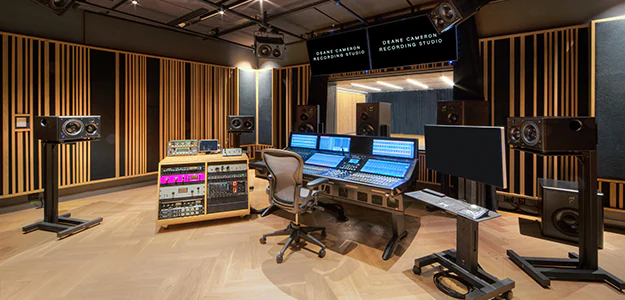 IsoAcoustics zapewniło wibroizolację akustyczną w DCR Studio