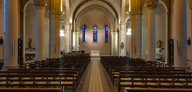 Systemy Yamaha VXL w kościele Eglise Saint-Denis-Sainte-Foy