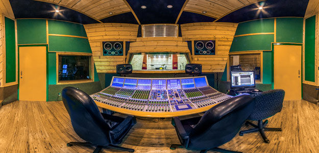 Studio Rose Lane wyposażone w cyfrową konsolę StageTec Aurus