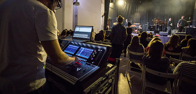 Wrocławski septet jazzowy EABS z konsoletą DiGiCo S21