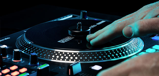 RANE ONE - Zmotoryzowane talerze gramofonowe w kontrolerze DJ? To możliwe!