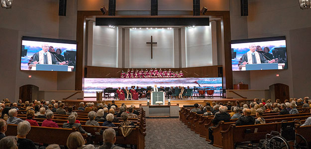 Woodlands Methodist Church w Teksasie z immersyjnym systemem L-Acoustics L-ISA