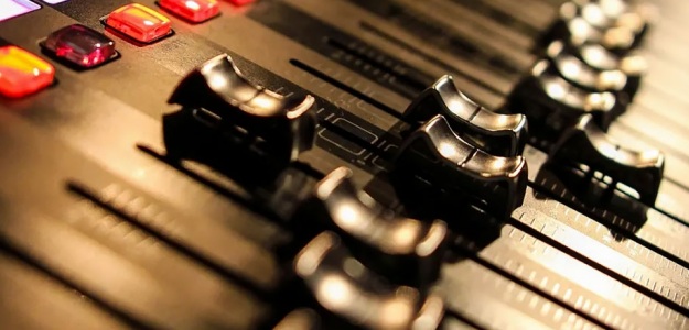 Ruszają darmowe lekcje online z produkcji muzyki