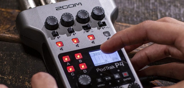 Zoom przedstawia PodTrak P4 Podcasting Recorder