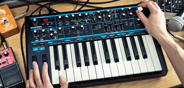 Novation Bass Station - historia legendy