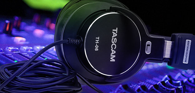 Bassowe słuchawki od Tascam - TH-06 Bass XL